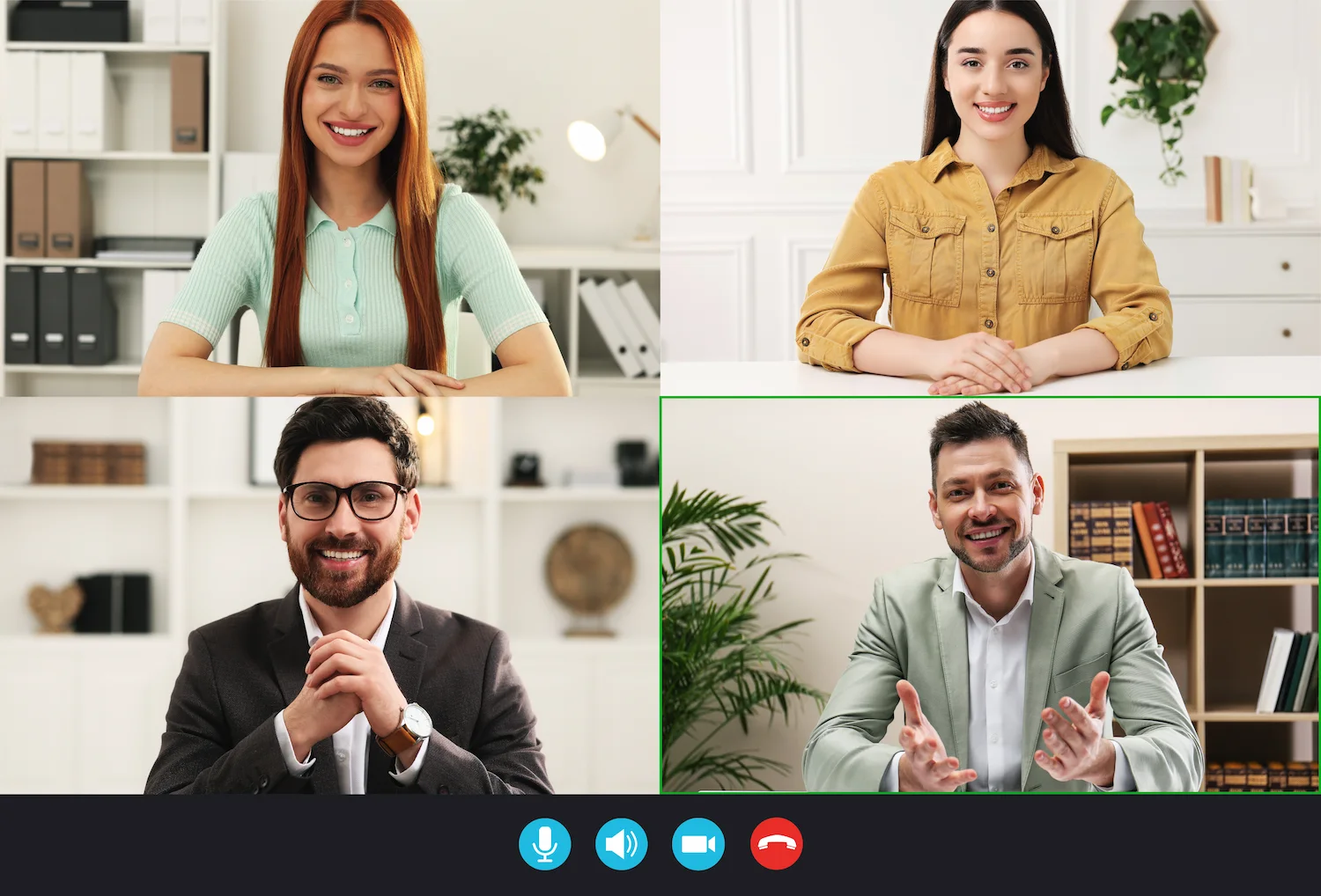 Grupo de emprendedores participando en una reunión virtual sobre comercio internacional